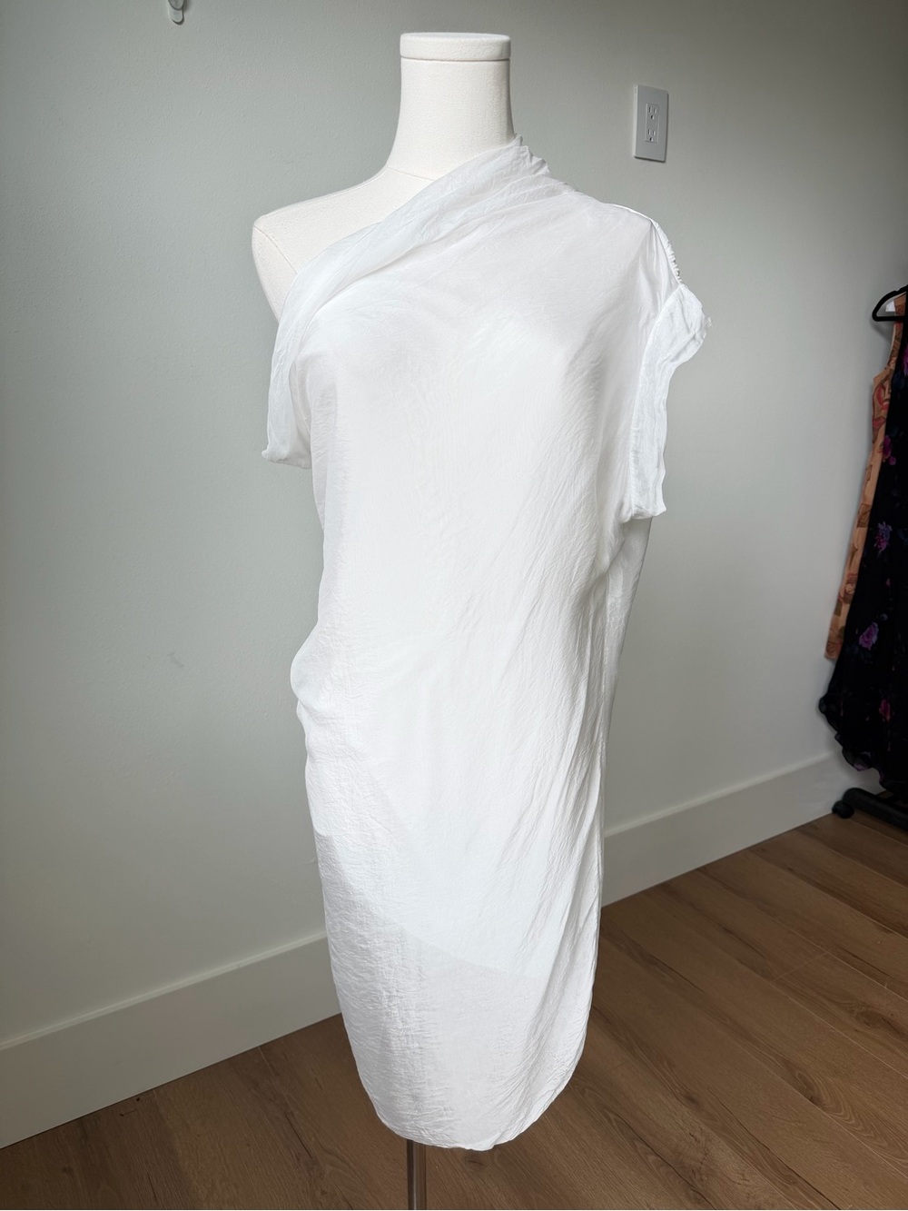 Vintage White One-Shoulder Women’s Top